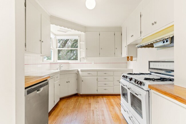 Building Photo - 6857 Armour Dr