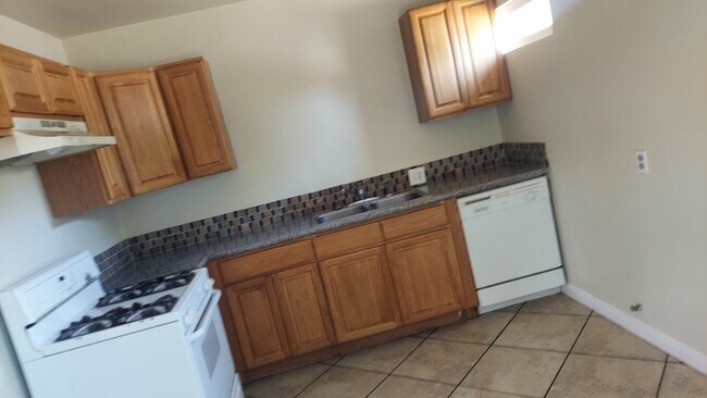 Building Photo - 731 W Hyde Park Blvd