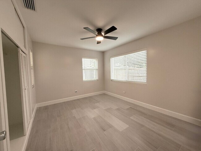 Building Photo - 1405 N J Terrace