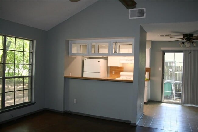 Building Photo - 103 Cloudview Dr