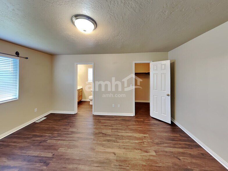 Building Photo - 10207 N Forest Creek Dr