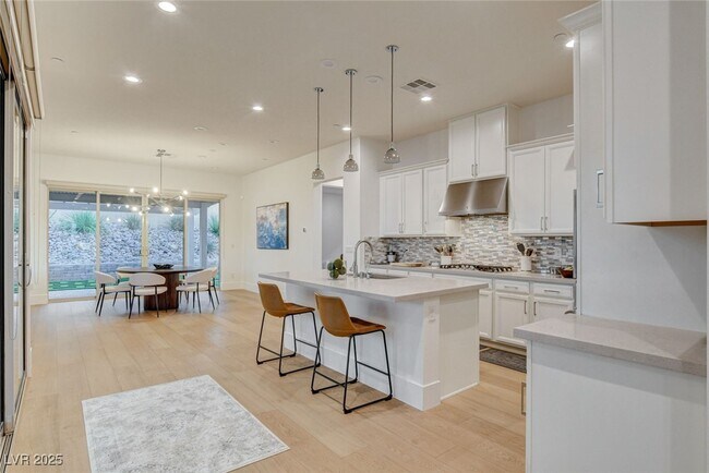 Building Photo - 2560 Bridle Oaks Ct