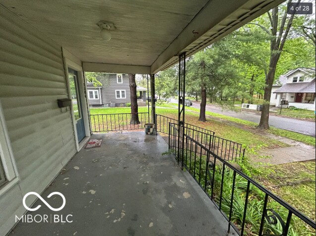 Building Photo - 1506 E Edwards Ave