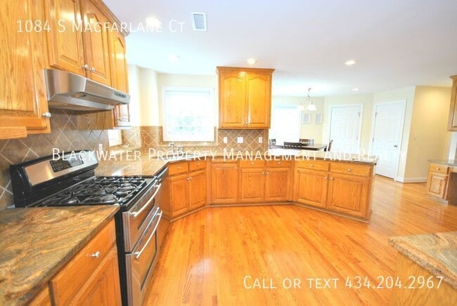 Building Photo - Beautiful Home in Lake Vista