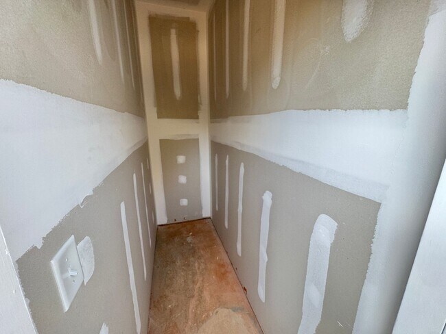 Building Photo - LIKE-NEW 4 Bed/4 Bath in N. Raleigh!