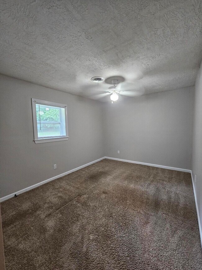 Building Photo - 3306 Tanglewood Dr