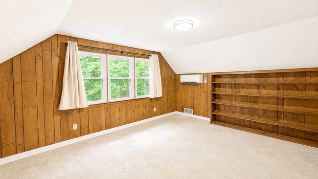 Building Photo - Well maintained Swannanoa Rental Home!