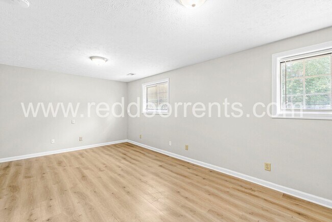 Building Photo - Spacious 4-Bedroom Home in Franklin Township