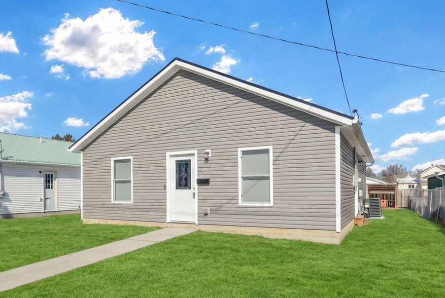 Building Photo - 98 Burt Ave