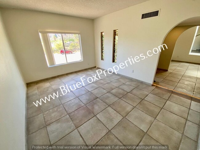 Building Photo - 4740 E Camino la Brinca