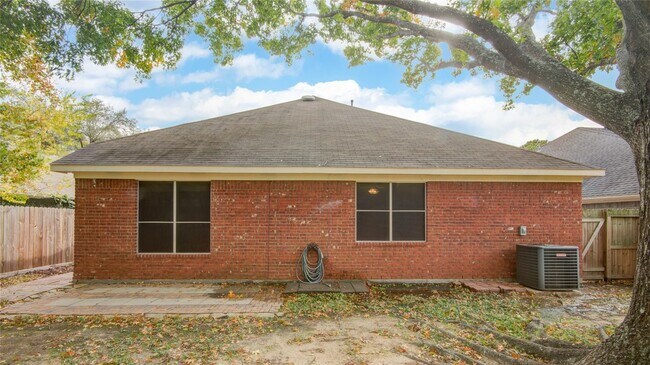 Building Photo - 18422 Auburn Woods Dr