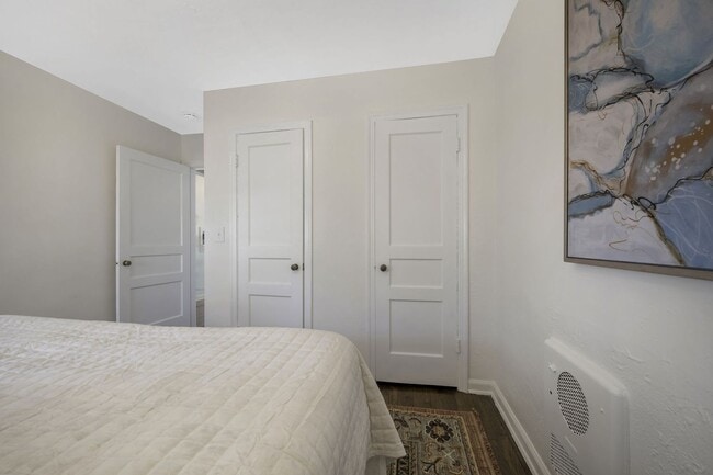 Building Photo - Charming cottage in Inglewood section of E...