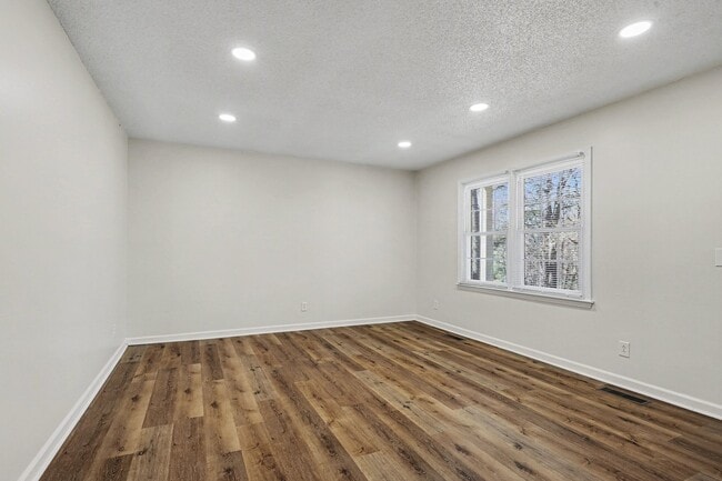 Building Photo - 755 Branch Water