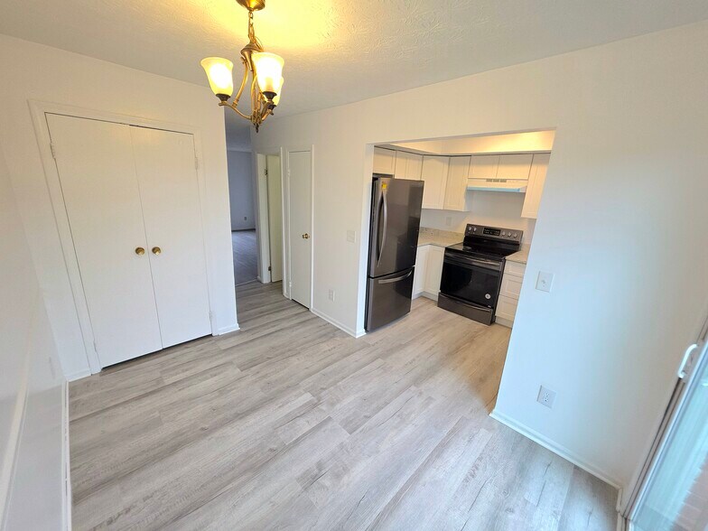 Dining Room - 5378 Portland St