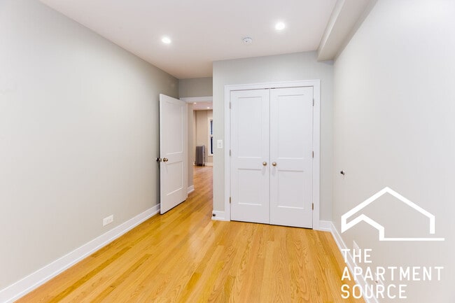 Building Photo - 516 W Cornelia Ave