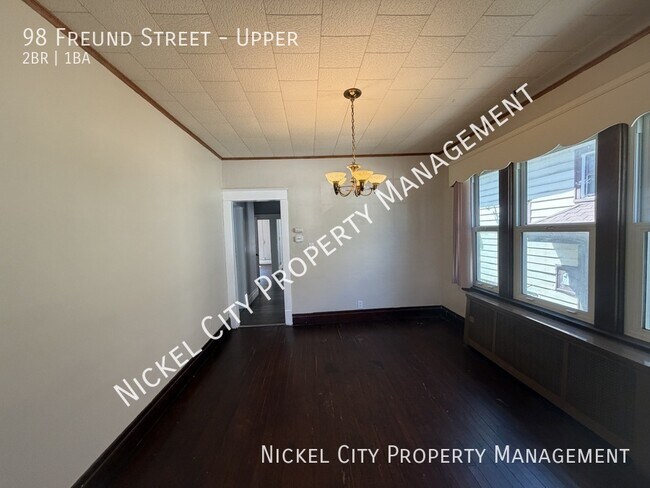 Building Photo - 98 Freund St