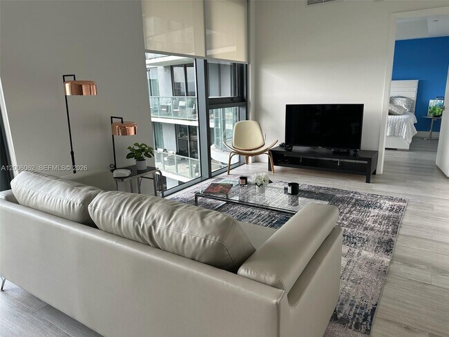 Building Photo - 121 NE 34th St