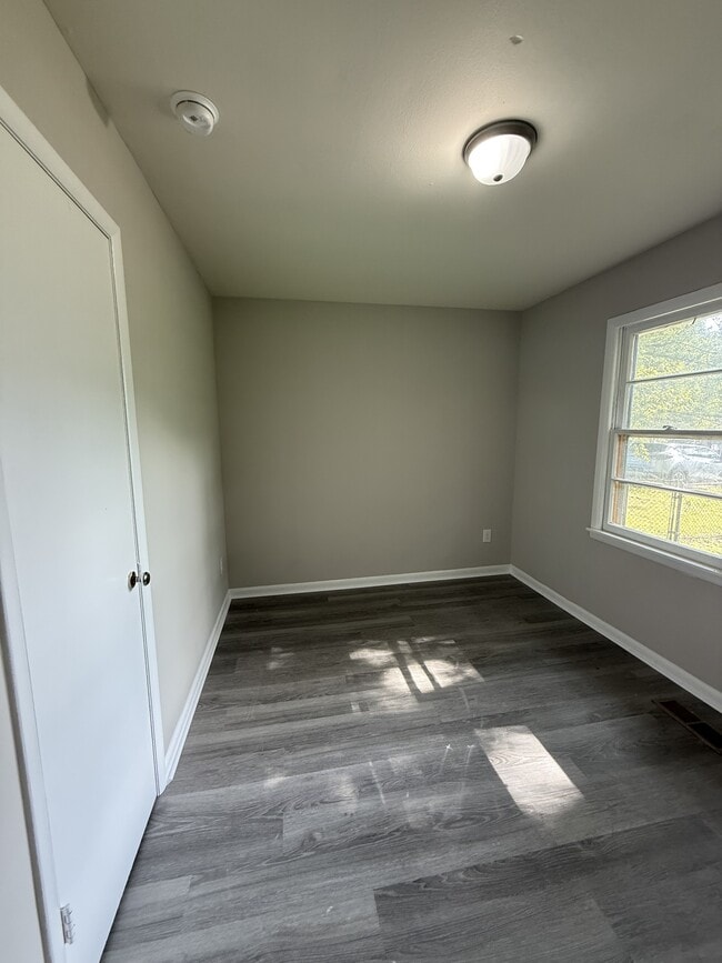 Building Photo - 505 18th Ave NW