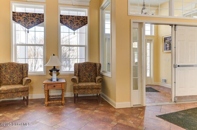 Building Photo - 55 Renaissance Ln