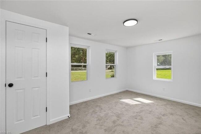 Building Photo - 13648 Track Ln