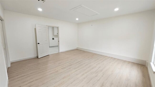 Building Photo - 741 S Glen Ln