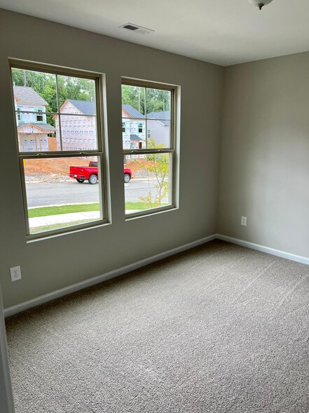 Building Photo - Room in Single Family Home on Slippery Elm Dr