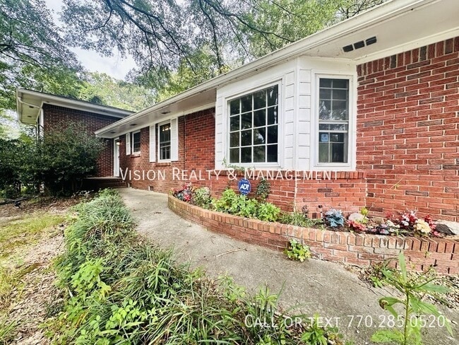 Building Photo - 6150 Mallory Rd