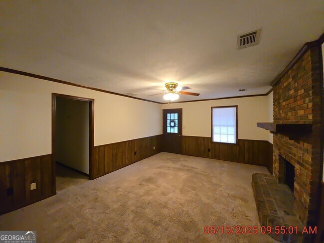 Building Photo - 3937 Woodland Cir SE