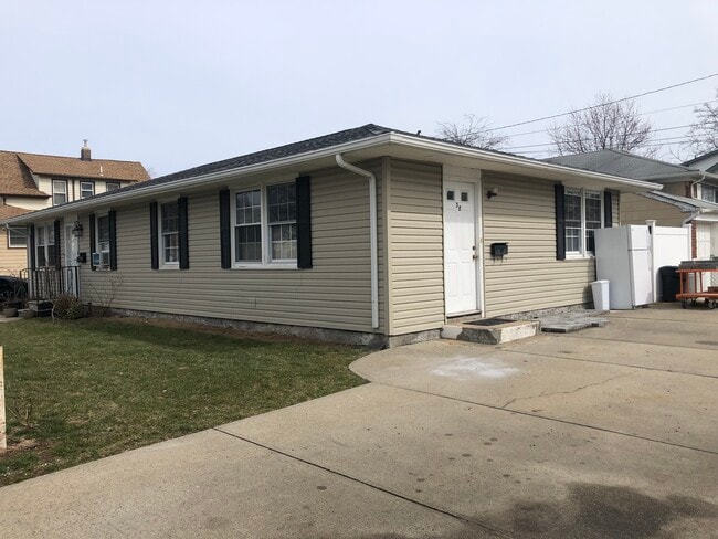 Totally Renovated Cottage - 38 Williamson St