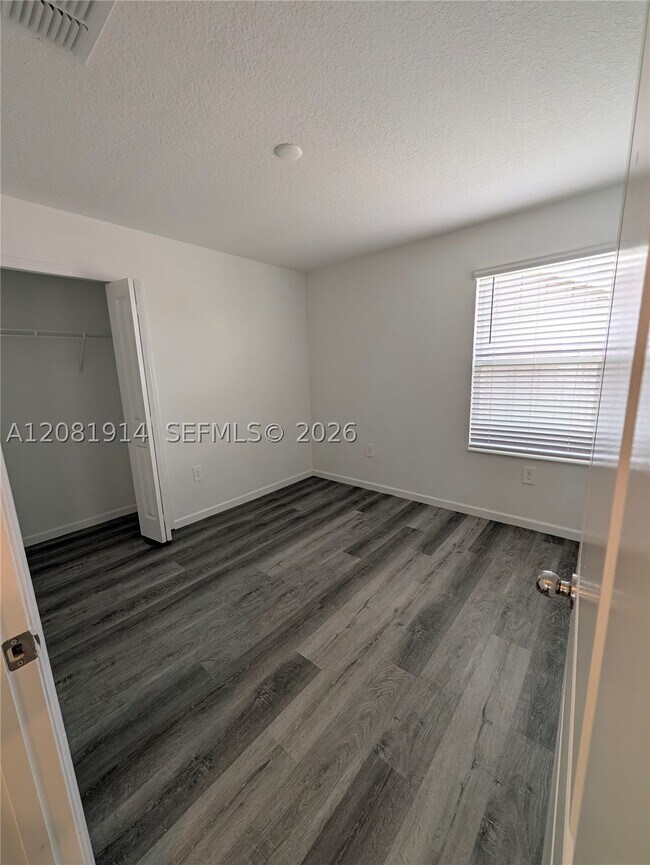 Building Photo - 890 Timberland Dr