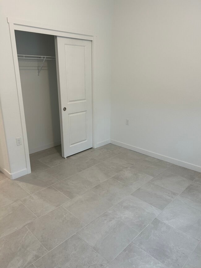 Building Photo - 11184 N La Brisa Dr