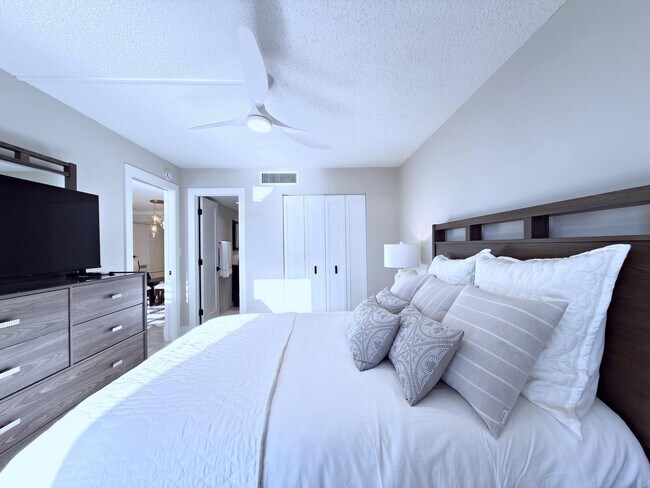 Building Photo - 3546 S Ocean Blvd