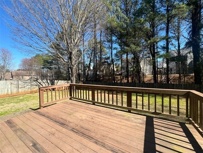 Building Photo - 450 Mikasa Dr