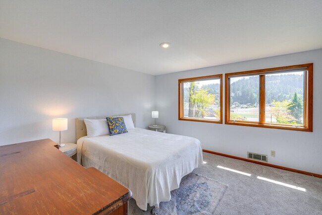 Building Photo - 902 Paiute Pl