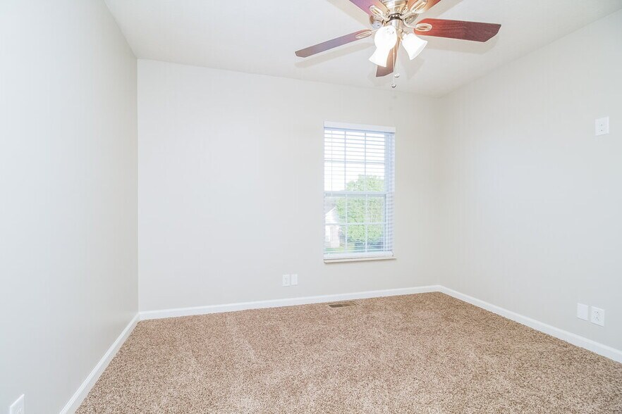 Building Photo - 2124 Freeman Ln