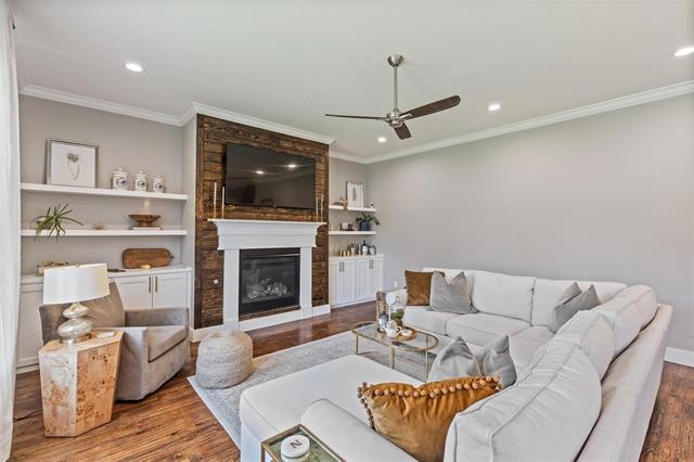 Building Photo - 3034 Encino Dr