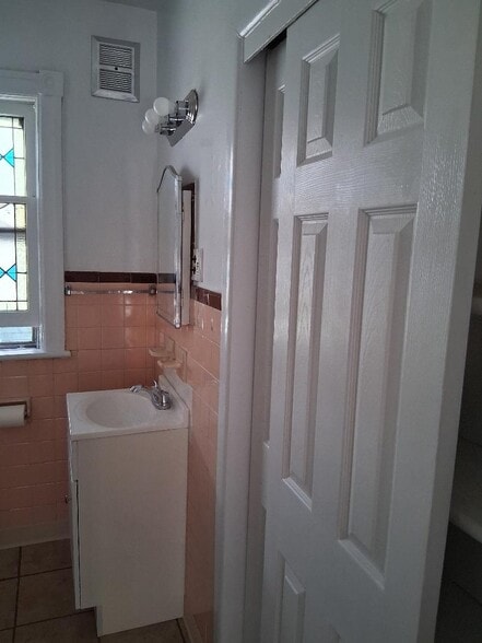 Building Photo - 17 W Madison Ave