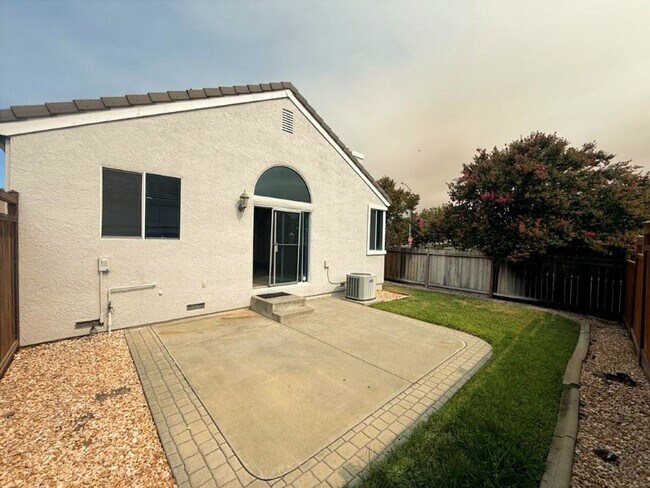 Building Photo - 900 Bluewater Dr