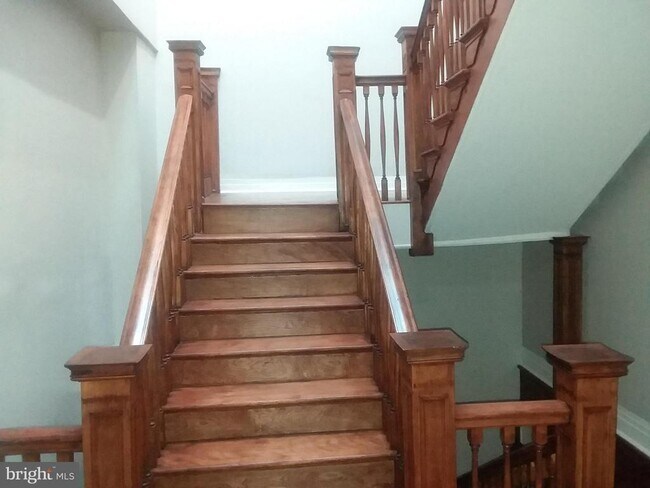 Building Photo - 2012 Mt Royal Terrace