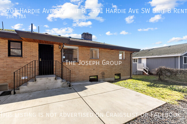 Building Photo - Cozy 2-Bedroom Lower Duplex in Renton!