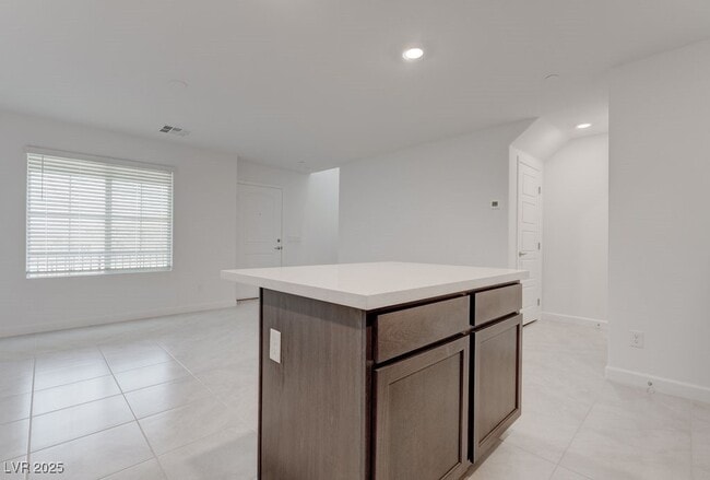 Building Photo - 933 Watford Pl