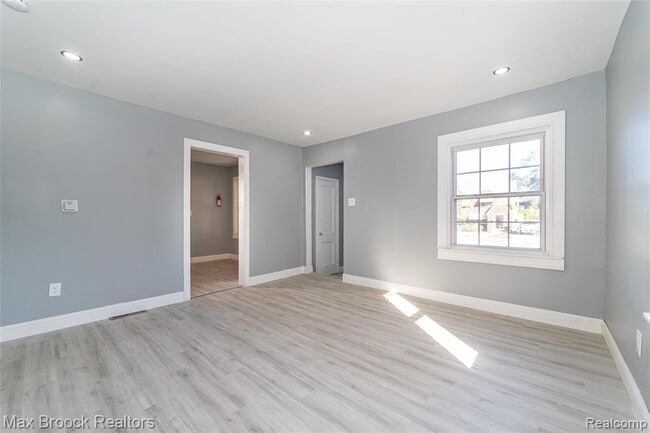 Building Photo - 9327 Schaefer Hwy