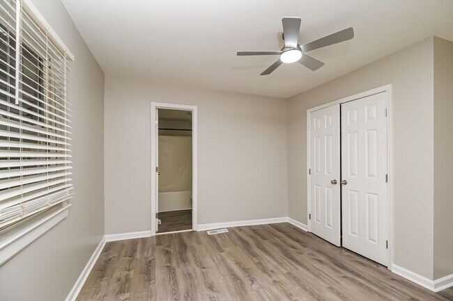 Building Photo - Renovated 3-Bed Gem in Southwest Atlanta