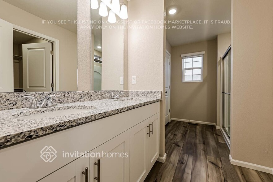 Building Photo - 3377 Streamwood Dr