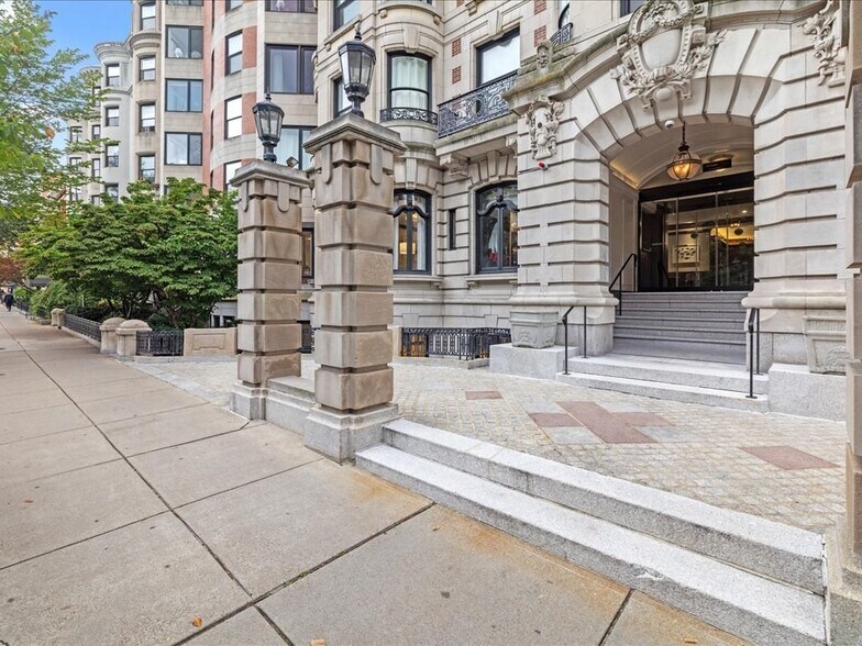 Building Photo - 391 Commonwealth Ave