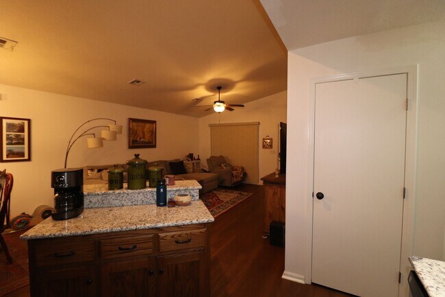Building Photo - Spacious Home for Rent!