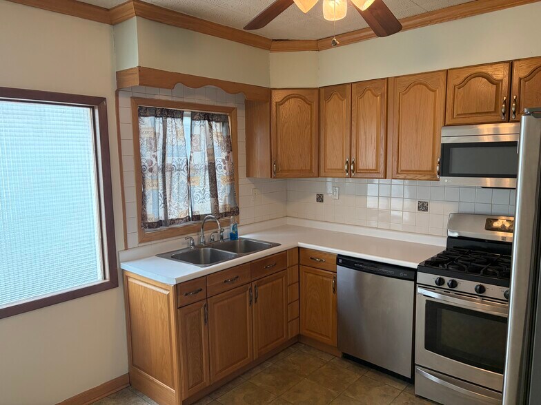 Building Photo - 481 McKinley Pky