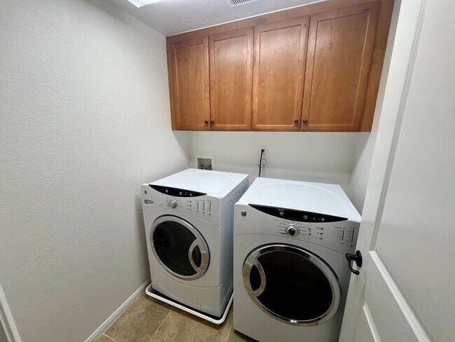 Building Photo - Resort-Style Living with Private Balcony Near Community Pools