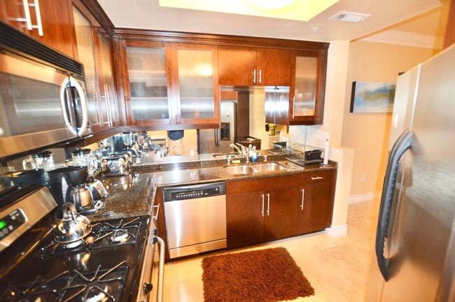 Building Photo - Meridian Luxury 1 Bed/1Bath Condo in Resort Style Community.