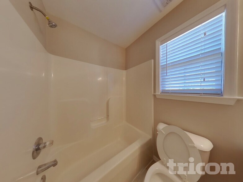 Building Photo - 2784 Aston Woods Ln